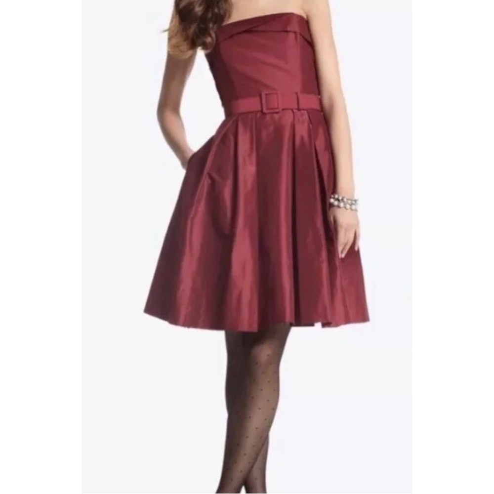 White House Black Market Burgundy Strapless Dress With Belt Size 6 (Used)